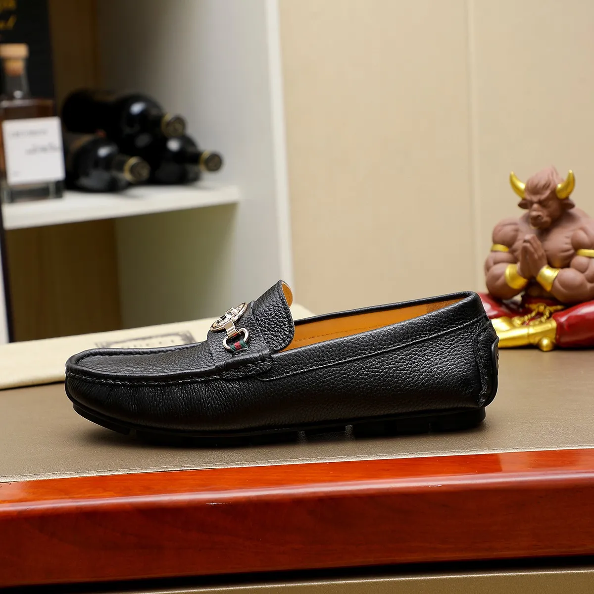 Men's shoes💰380💰🕷🕷️【 GUCCI 】Gucci's best-selling trendy men's casual slip-on shoes 🇨🇳Official website original 1:1 mold 💯Original quality, fine workmanship ☘Fashionable and versatile, perfect shape, comfortable on the feet 🍓Trendy men's recommended model, imported cowhide on the top layer 🎋High-quality pigskin lining, rubber wear-resistant and non-slip outsole, high-end atmosphere, worth owning 🍉Optional 38-44